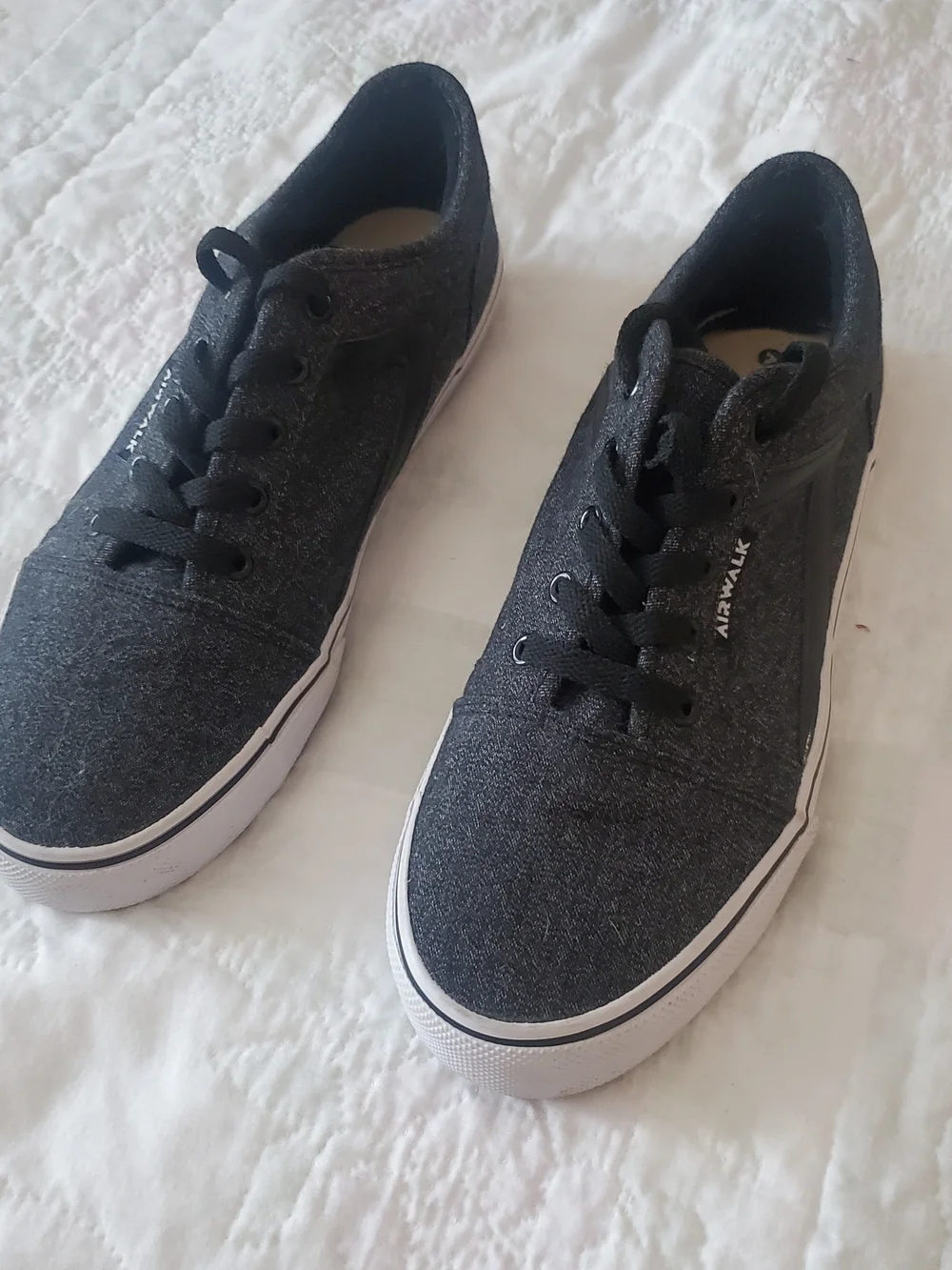 Airwalk Men’s Charcoal Black Canvas Low-Top Sneakers with White Sole
